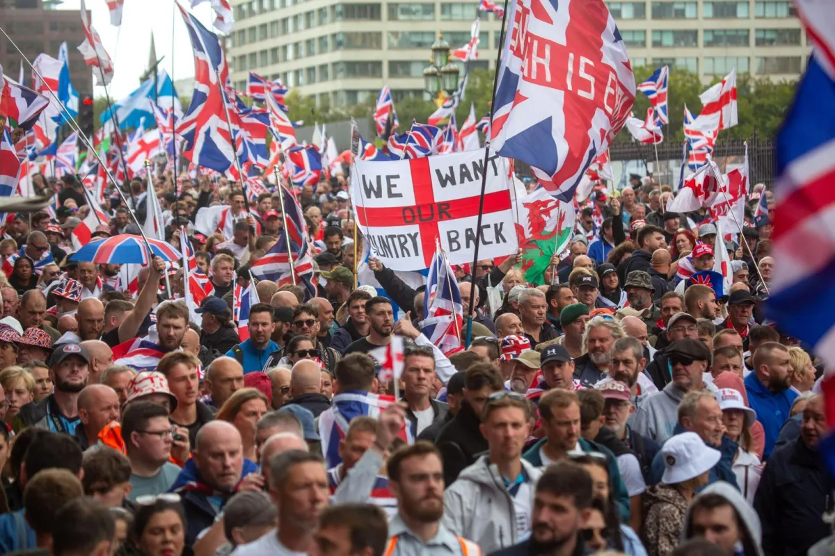 Protesta en Londres reúne más de 100 mil personas contra la migración irregular