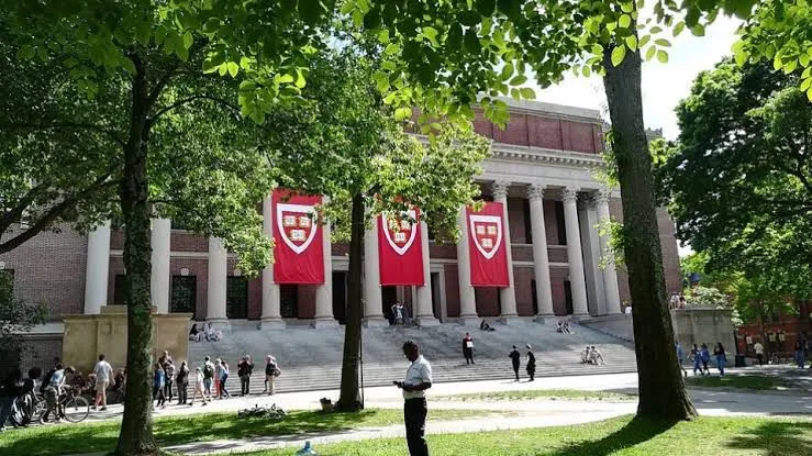 Harvard cerrará oficinas de diversidad tras presión del Gobierno de Trump
