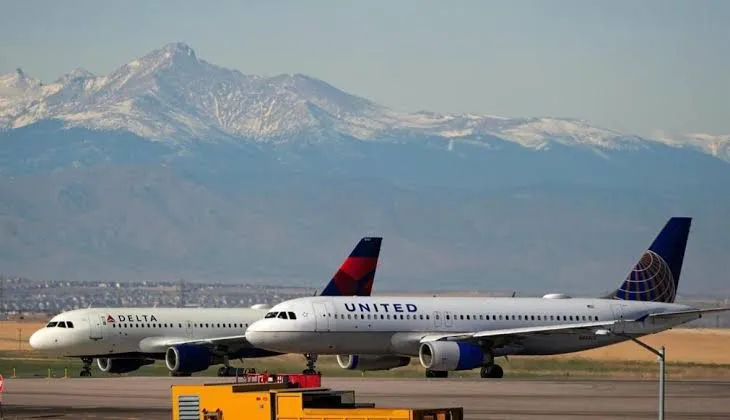 Pasajeros demandan a Delta y United por cobrar asientos de ventanilla sin vista