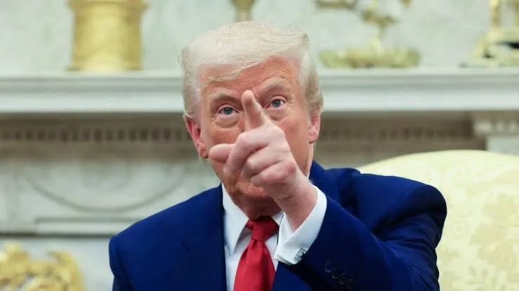 Trump anuncia nuevo arancel general del 10% para países pequeños sin especificar