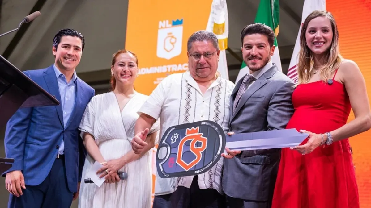 Celebran a padres ejemplares del servicio público en ceremonia estatal