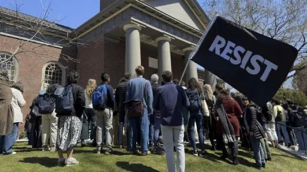 EU revoca 6 mil visas de estudiantes internacionales bajo nuevas medidas migratorias
