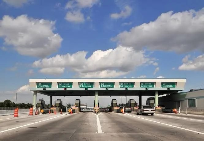 Gobierno federal prepara nueva tarjeta para pagar peaje en autopistas y eliminar uso de efectivo