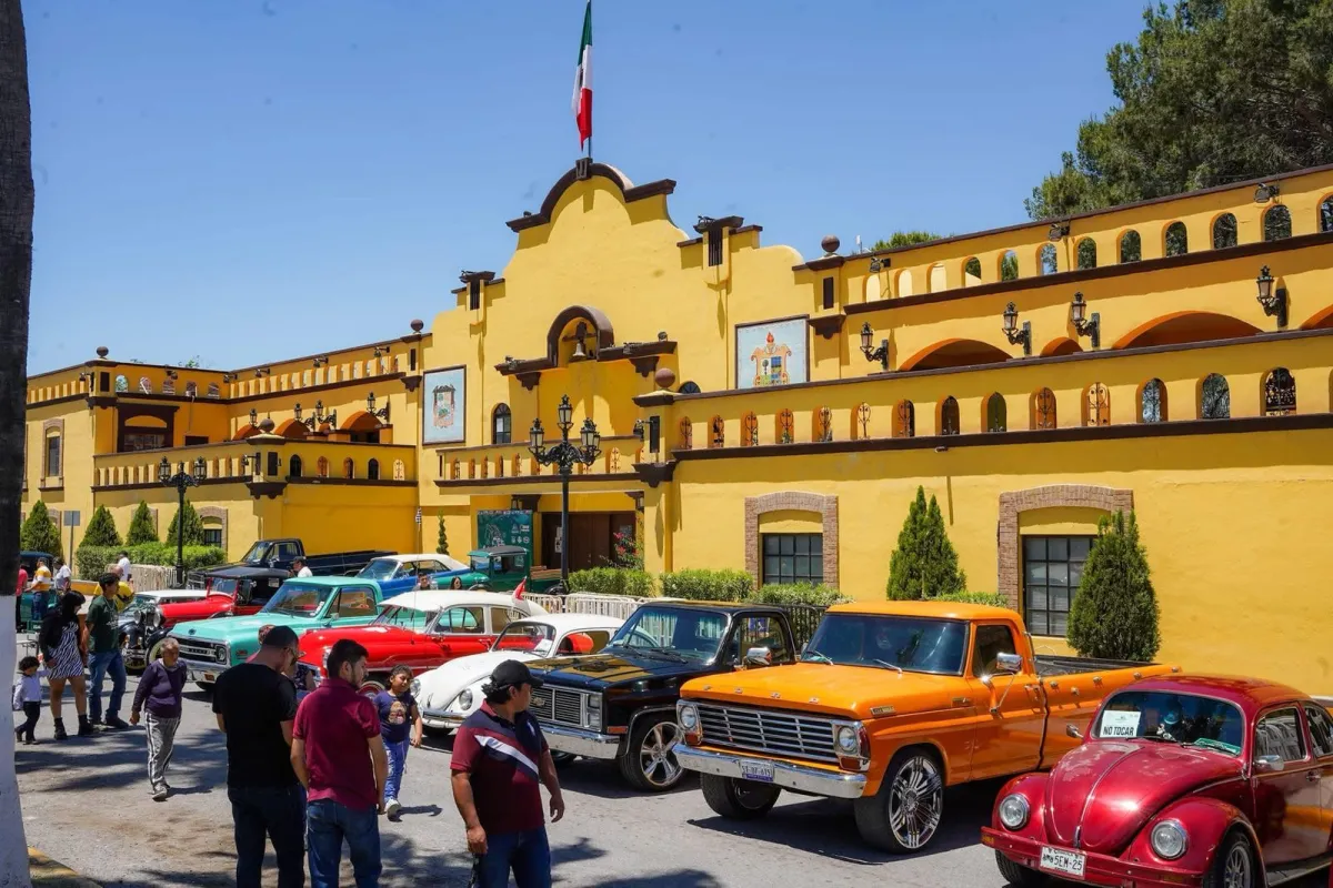 Éxito total la exhibición de autos clásicos y la feria del tamal y pan de pulque en Ramos