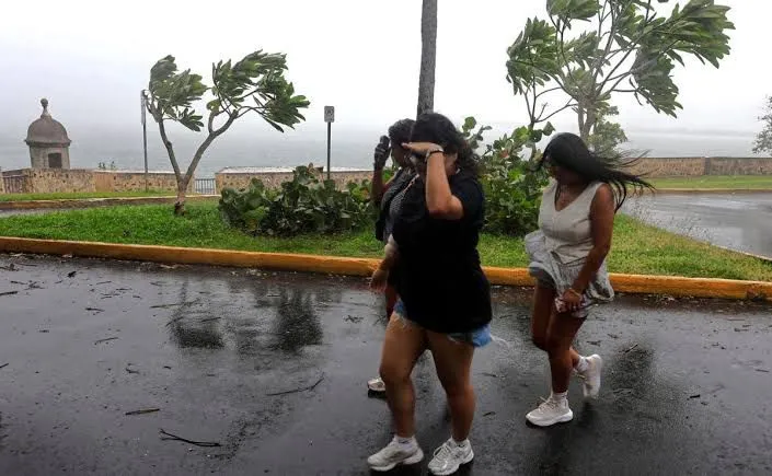 EE.UU. ordena evacuaciones por huracán ‘Erin’ en Carolina del Norte