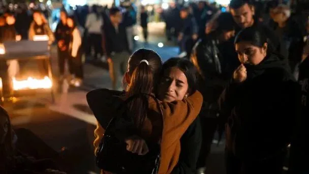 Macedonia del Norte guarda luto y exige responsabilidades tras mortal incendio en discoteca