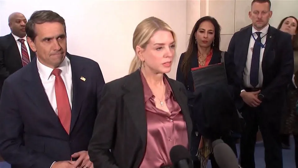 Trump destituye a Pam Bondi y nombra relevo interino en la Fiscalía de EE.UU.