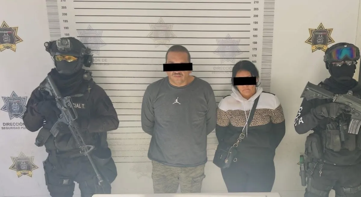 Detienen a dos personas tras persecución; los investigan por extorsión y robo