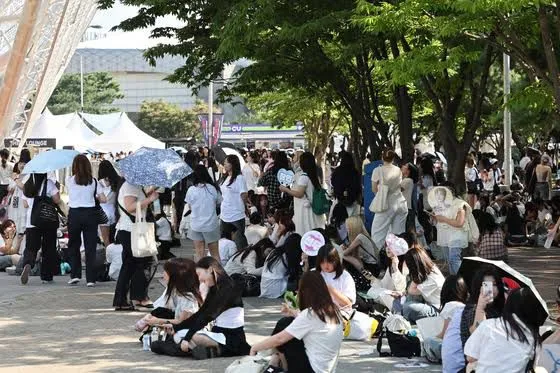 Retrasan concierto de “The Boyz” en Seúl por amenaza de bomba y evacuación de fans