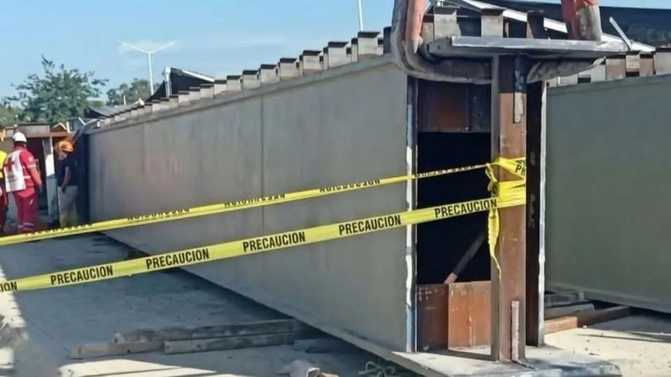 Trabajador muere aplastado por viga de 25 toneladas en obras de Línea 6 del Metro en Apodaca