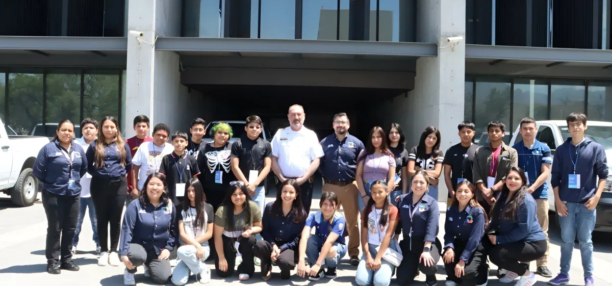 Jóvenes del CAIPA conocen el funcionamiento del C4 de San Pedro Garza García