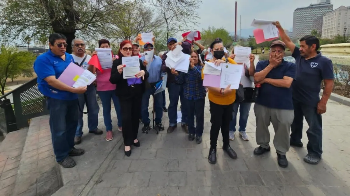 Pensionados de Nuevo León alzan la voz tras presunto engaño en gestiones para aumentar pensiones del IMSS