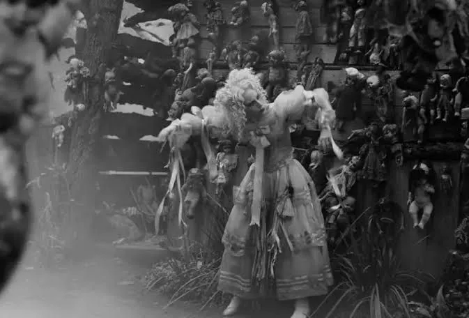 Lady Gaga estrena video en Xochimilco bajo la dirección de Tim Burton