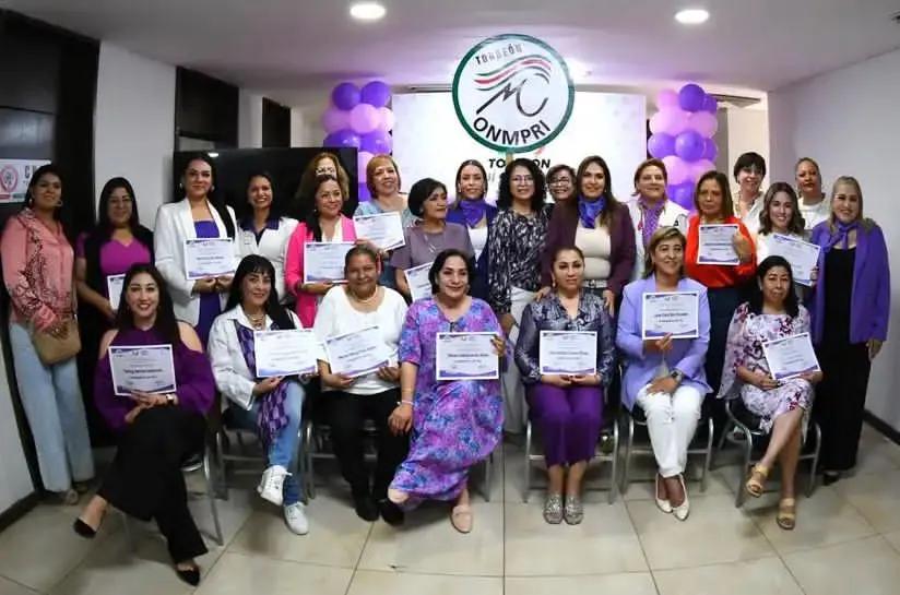 Reconocen a mujeres líderes en Torreón por el 8M