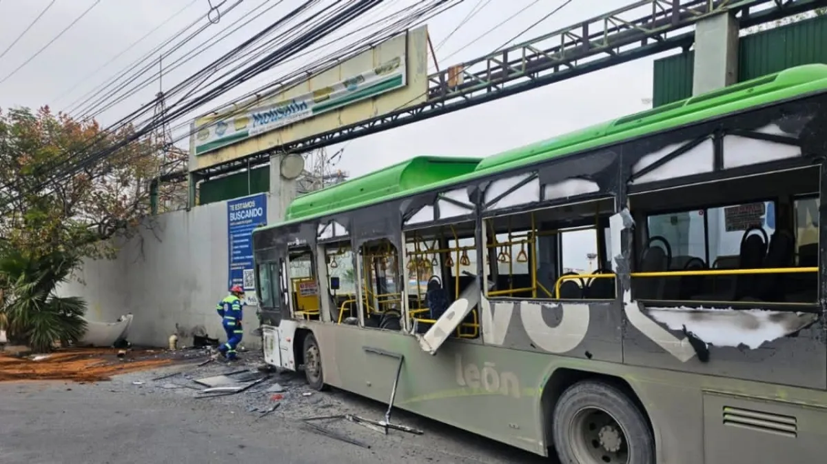 Fuerte choque entre tráiler y camión urbano deja 29 heridos en San Pedro