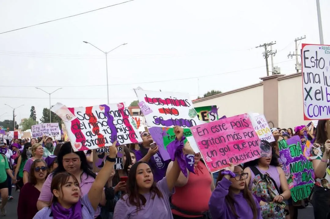 ”Nos queremos vivas”: miles marchan por el 8M en Saltillo
