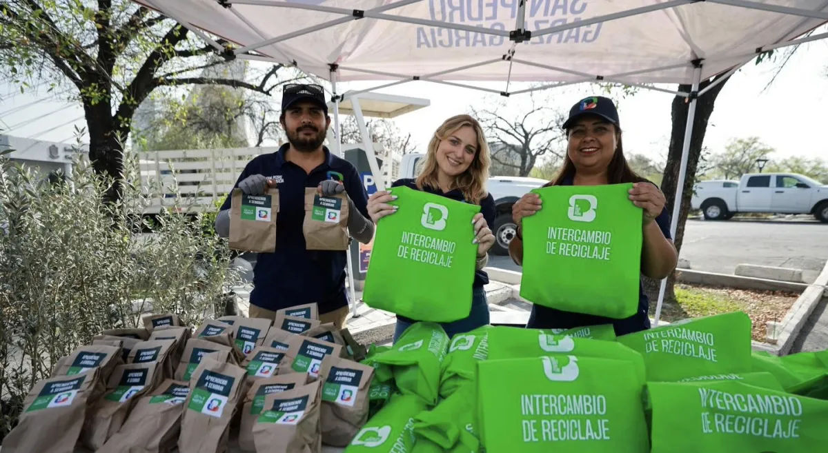 Participan ciudadanos en la cuarta edición de San Pedro Recicla Drive Thru