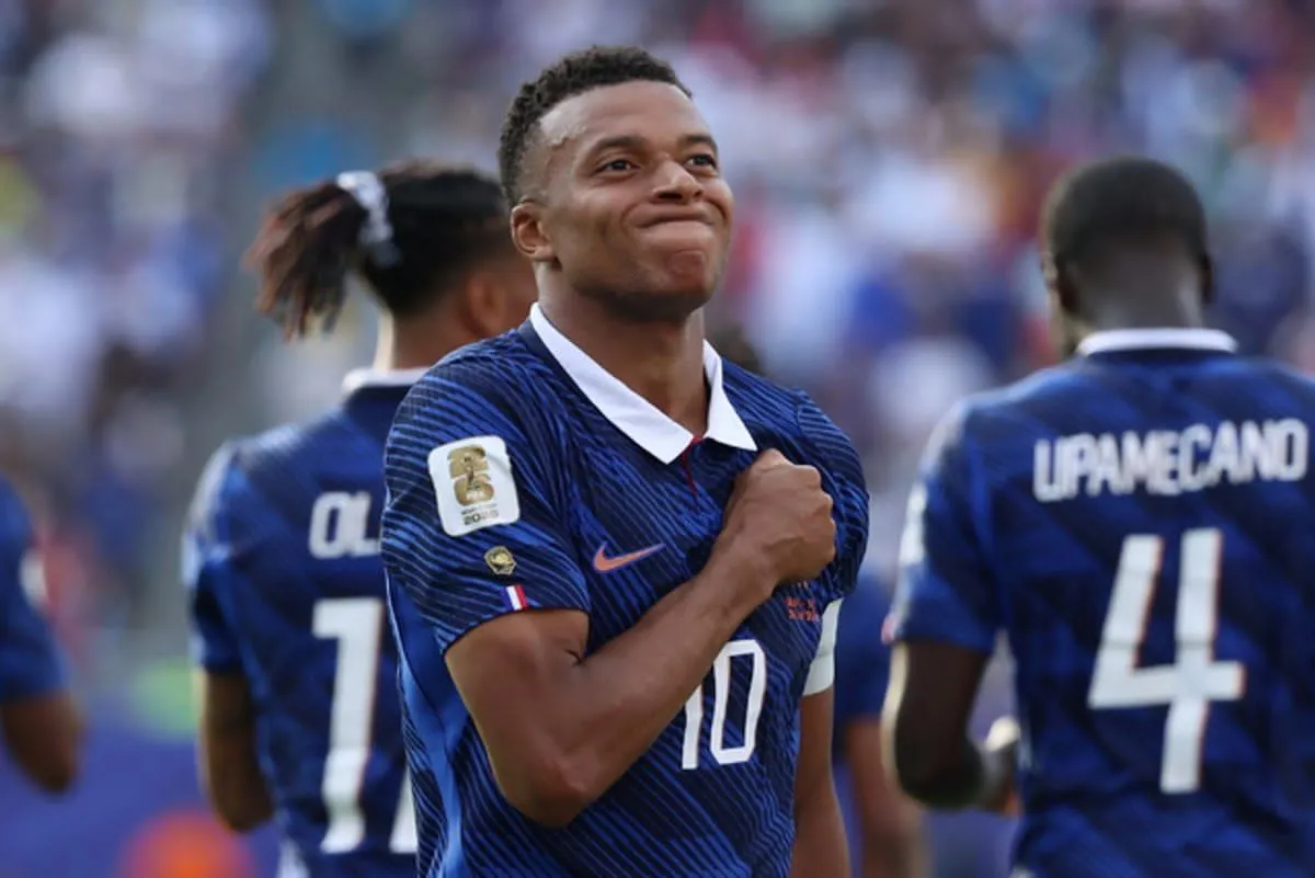 Mbappé firma doblete y clasifica a Francia a octavos tras vencer a Suecia