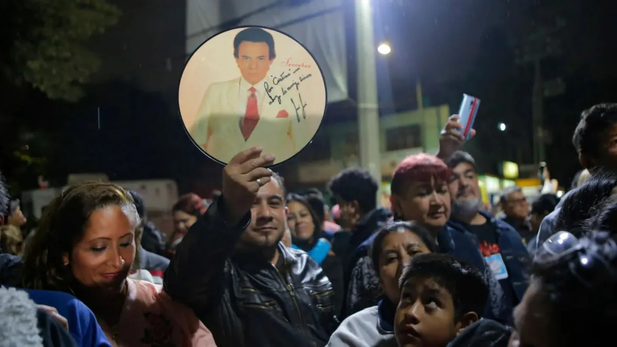 Fans celebran a José José en CDMX a siete años de su muerte y destacan su legado musical