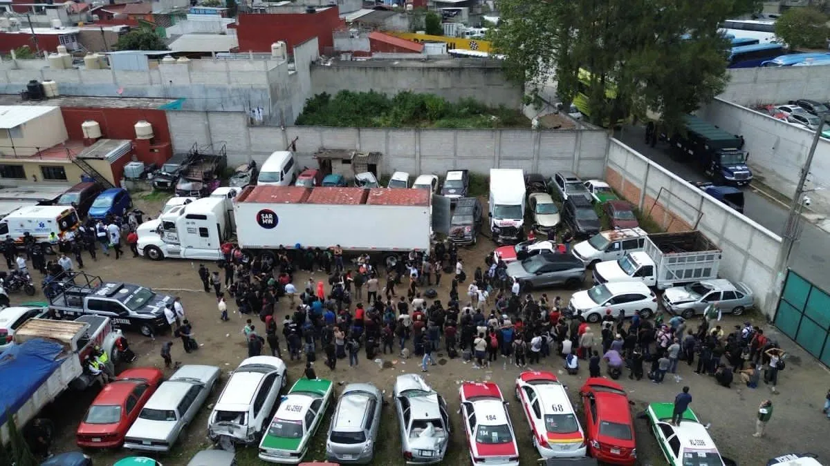 Rescatan a 229 migrantes hacinados en tráiler en Xalapa
