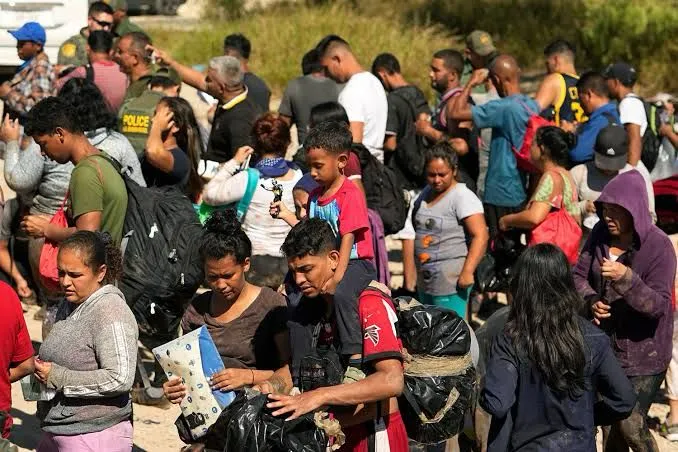 Corte Suprema de EE.UU. permite deportaciones expeditas a países distintos al de origen