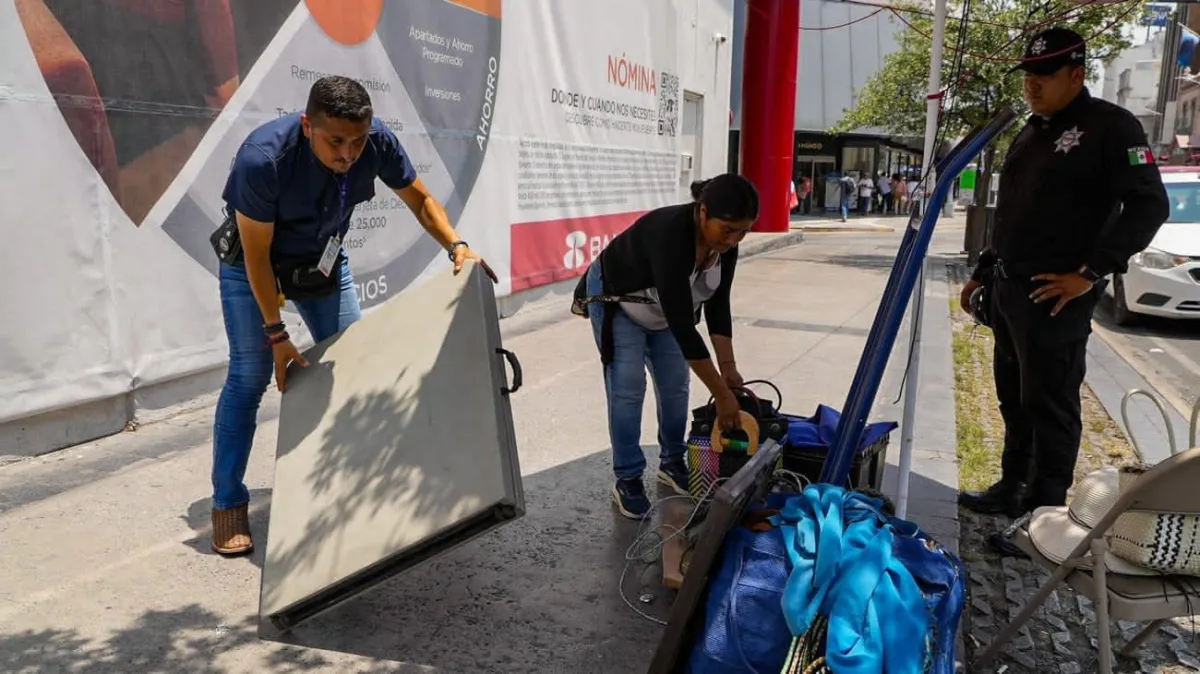 Monterrey realiza 84 decomisos durante operativos contra comercio ambulante