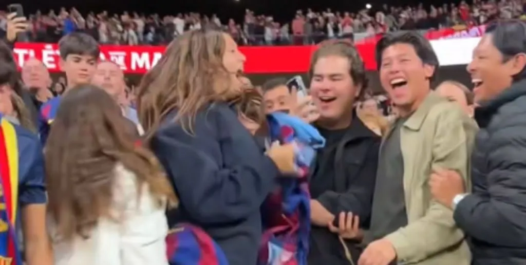 Fan mexicana vive momento único con Gavi tras triunfo del Barcelona en Madrid