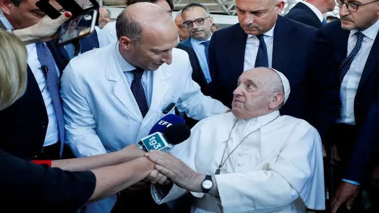 Médico revela los últimos momentos del papa Francisco: “Tenía los ojos abiertos, pero no respondía