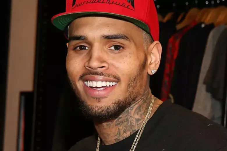 Chris Brown recibe ocho meses de prisión por agresión en Londres, pero evita la cárcel