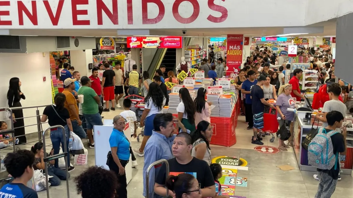 Ventas escolares repuntan con material didáctico previo al regreso a clases en Nuevo León