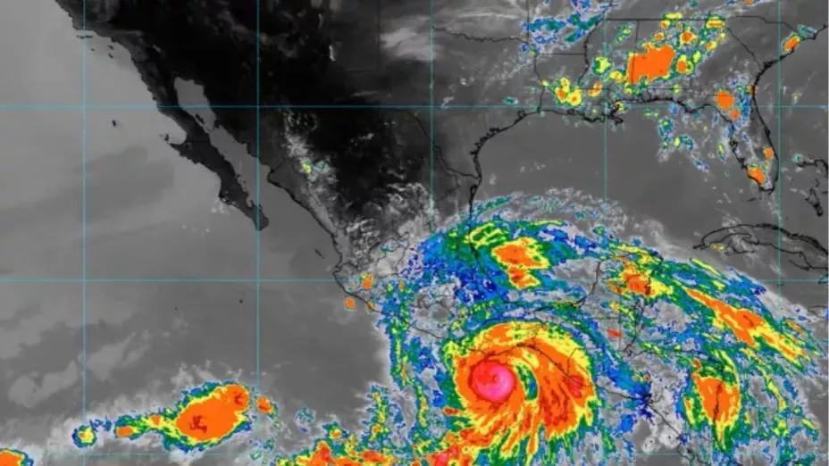 El huracán “Erick” impacta Oaxaca como categoría 3; se mantiene en alerta Guerrero