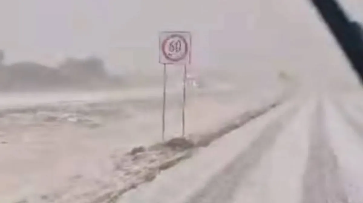 Granizada sorprende a automovilistas en Doctor Arroyo y complica circulación en la Carretera 57