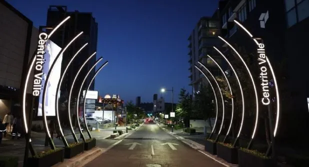 Estrena Centrito Valle nuevos arcos iluminados para fortalecer imagen urbana