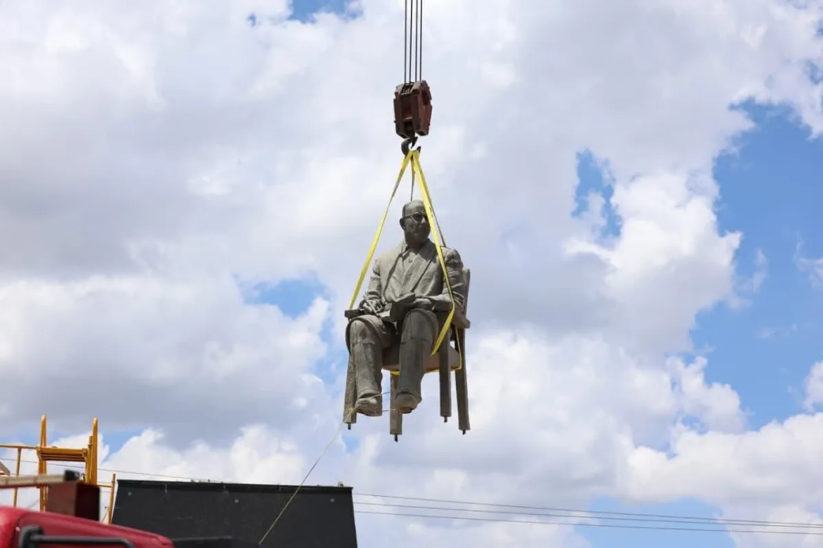 Arrancan trabajos de reubicación y dignificación del monumento a Vito Alessio Robles en Saltillo