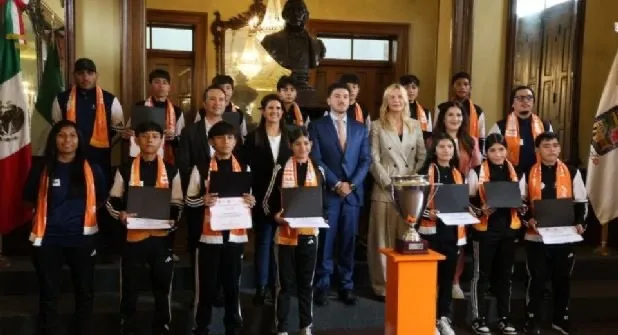 Reconocen en Nuevo León a equipo juvenil que conquistó torneo internacional en España