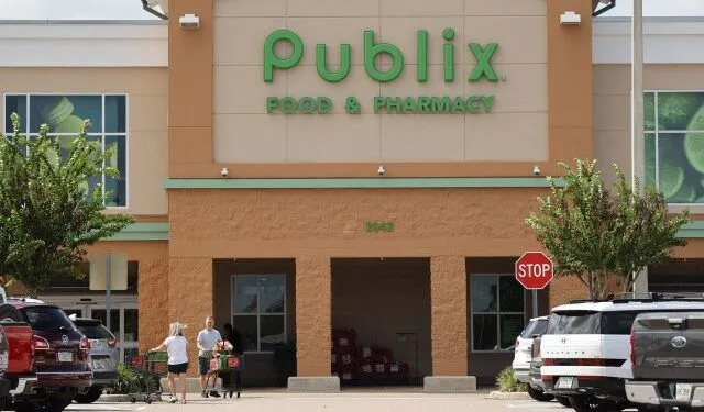 Publix permitirá portar armas en sus tiendas tras orden judicial en Florida
