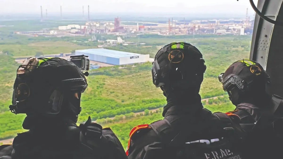 Black Hawk de Fuerza Civil refuerza seguridad en la autopista Monterrey-Reynosa