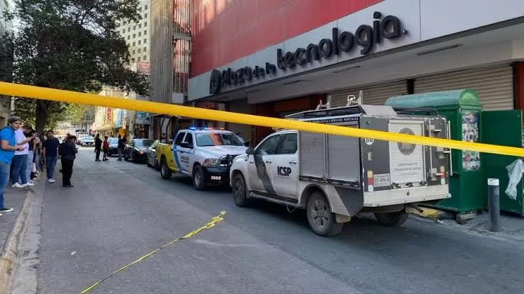 Cateo en Plaza de la Tecnología de Monterrey deja 50 celulares asegurados; investigan su posible origen ilícito