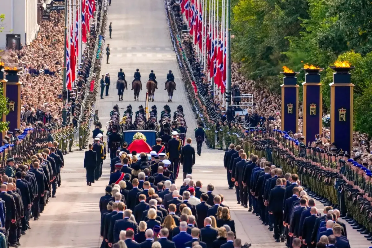 Noruega despide al rey Harald V ante miles de personas y una histórica presencia real