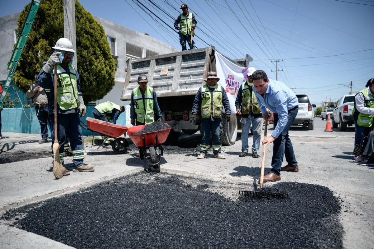 Brigadas de bacheo llegan a todos los sectores de Saltillo: en lo que va del año, se han reparado más de 18 mil 500 baches