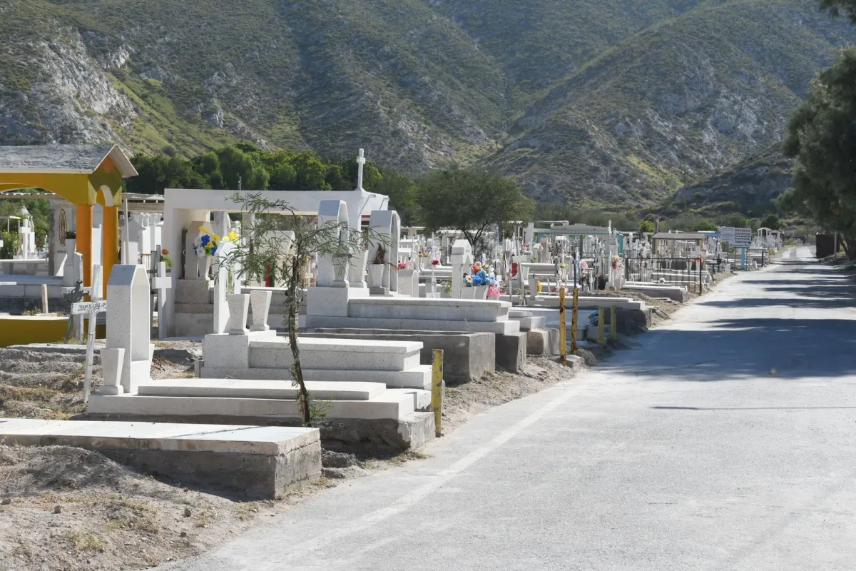 Miles de torreonenses honran a sus difuntos en una jornada de paz y tradición