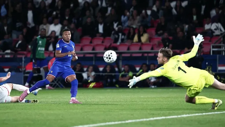 Mbappé supera a Henry y acerca a Francia al Mundial con triunfo sobre Islandia