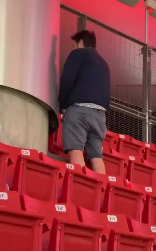 Detienen a aficionado de Chivas por conducta indebida en el Estadio Akron