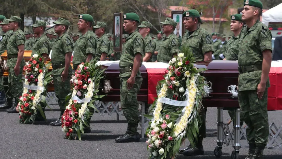 Sedena rinde honores a militares caídos en operativo en Jalisco