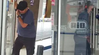 Se queda dormido en el cine y pasa toda la noche encerrado en Monterrey