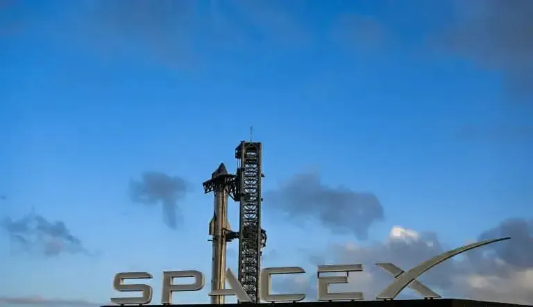 Documentos revelan que Elon Musk mantendría control total en SpaceX incluso tras salir a bolsa