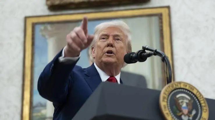 Trump cierra la puerta a 12 países y limita el acceso a otros 7 por razones de seguridad