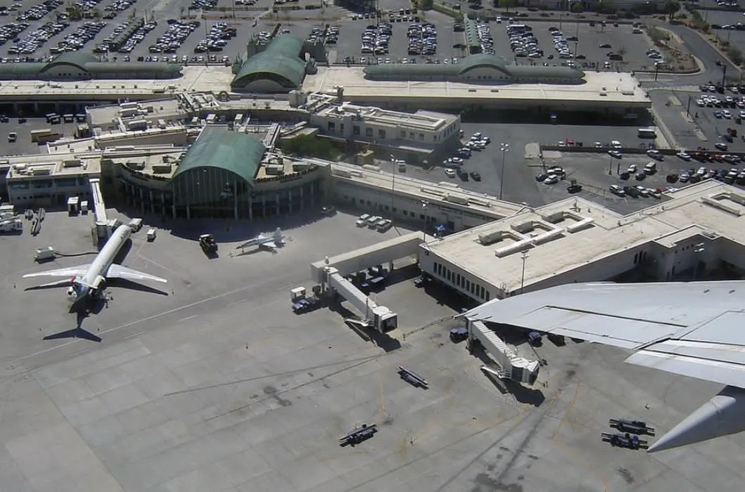 Ocho horas de incertidumbre en la frontera tras cierre aéreo en El Paso