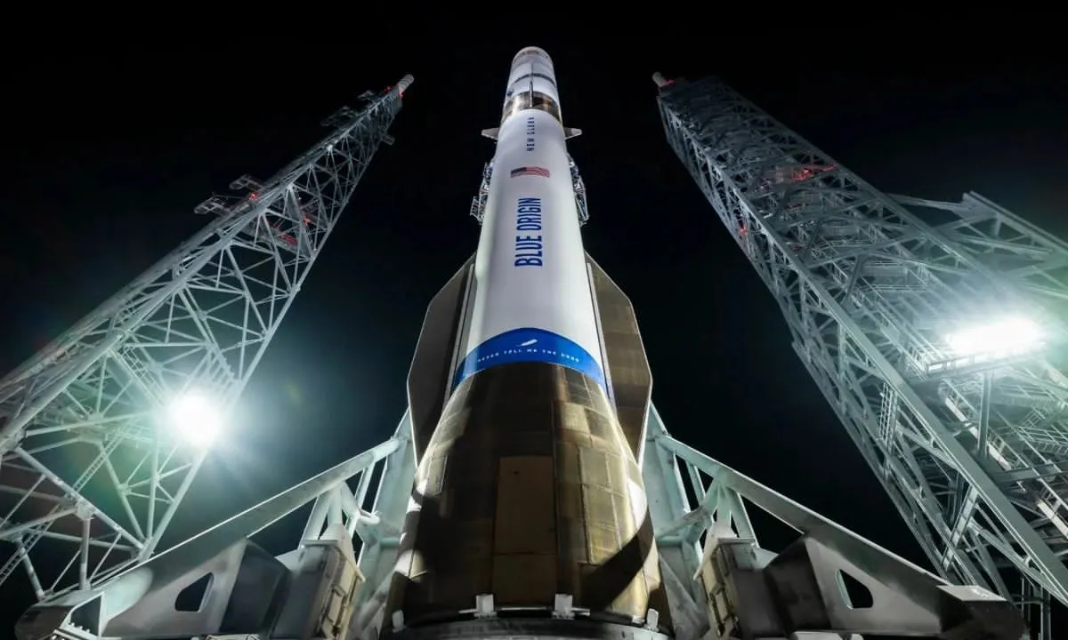 Blue Origin logra recuperar y reutilizar su cohete New Glenn, pero fallan en colocar el satélite en la órbita correcta