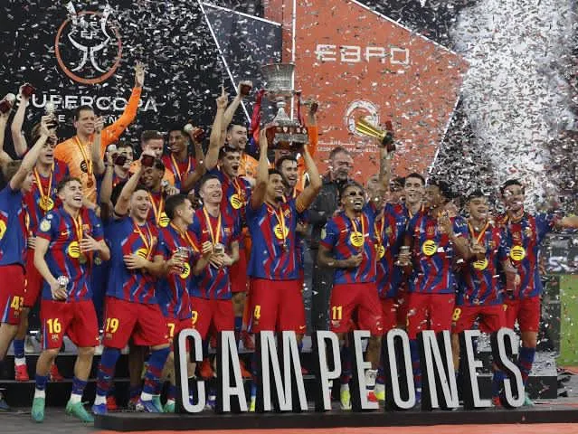 Raphinha lidera al Barcelona y le arrebata la Supercopa al Real Madrid